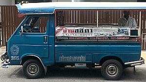 nikah di Thailand menaiki tuktuk